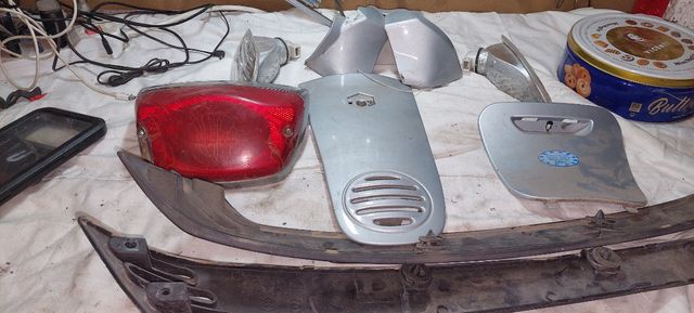 Ricambi Vespa LX 4T: Fanali & Carene