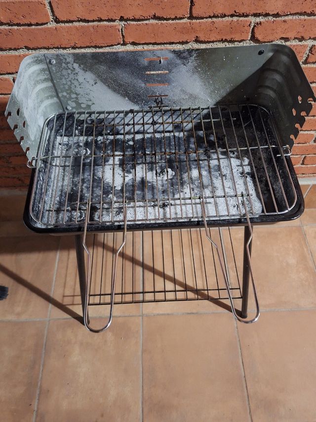 Barbacoa carbón - Negra y Plateada