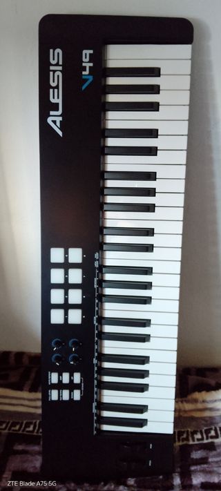 Teclado MIDI Alesis