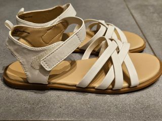 Sandalias niña blancas H&M