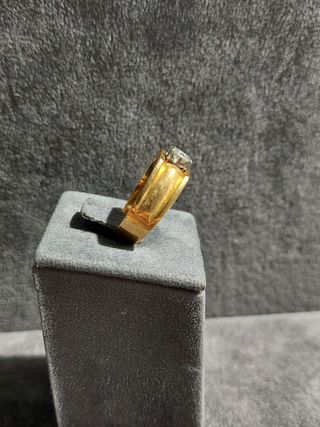Anillo oro 18k con diamante.