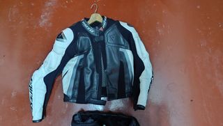 Mono moto Dainese de cuero