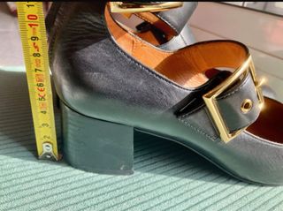 Zapatos Merceditas negros dorados