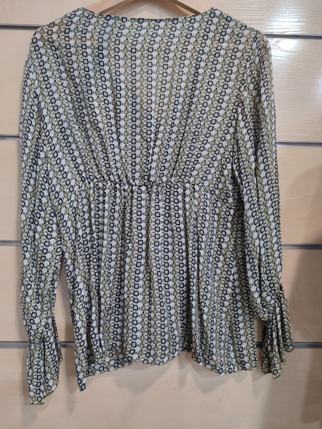 Blusa elegante talla 42- Verde y blanco