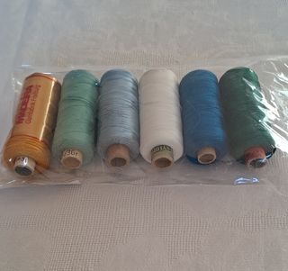 6 spolette per cucito in diversi colori