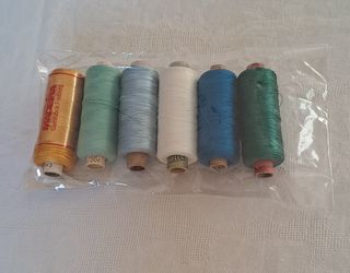 6 spolette per cucito in diversi colori