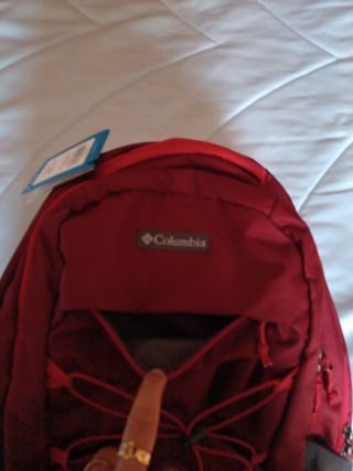 Mochila Columbia fushia y negra

