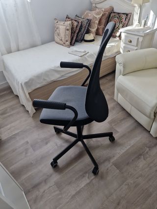 Silla de oficina giratoria, espalda transpirable.