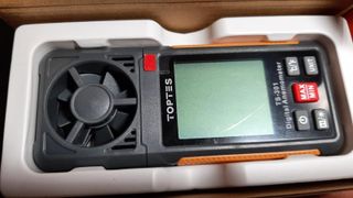 Anemómetro digital portátil