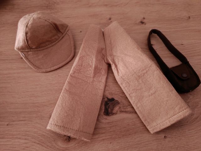 Ropa muñeca Lesly: Gorro, pantalón y bolso