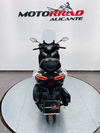 Yamaha XMAX 300
