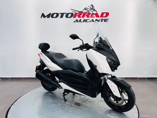 Yamaha XMAX 300