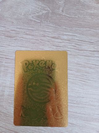 Pikachu V - Carta Pokémon Dorada