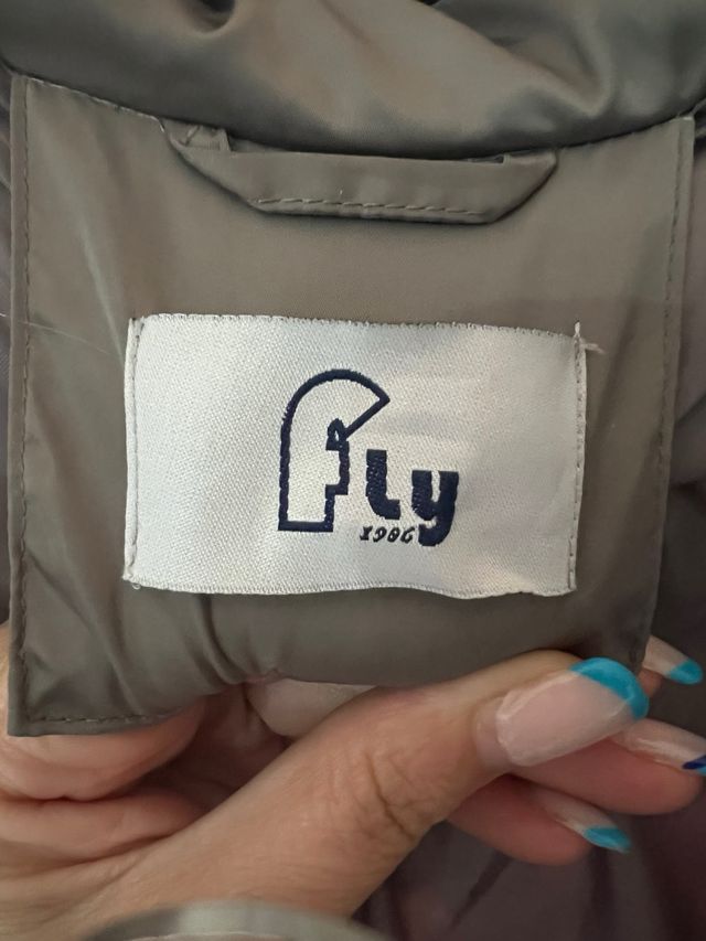 Abrigo acolchado beige grisáceo largo