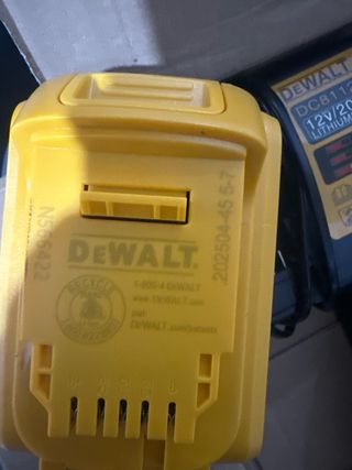 2 Baterías Dewalt 20V 6.0Ah + Cargador