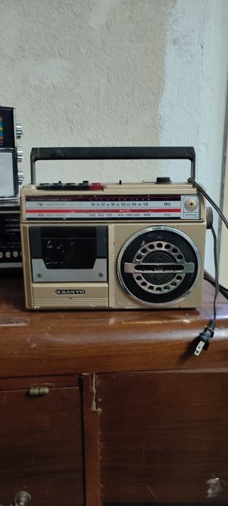 Radiocasete Sanyo antiguo