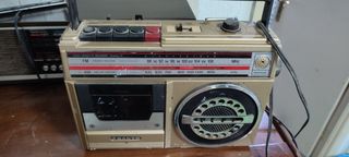 Radiocasete Sanyo antiguo