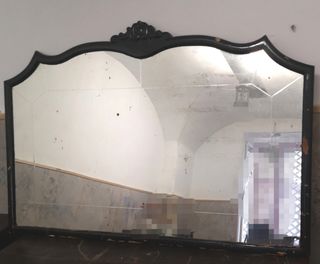 Espejo antiguo negro con marco de madera