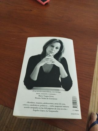 El tiempo entre costuras