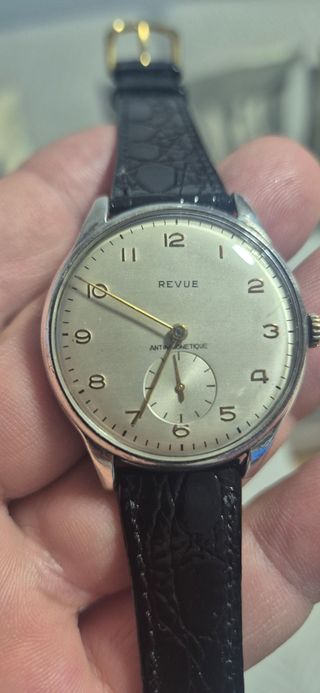 Reloj REVUE