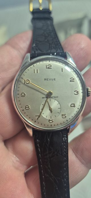 Reloj REVUE