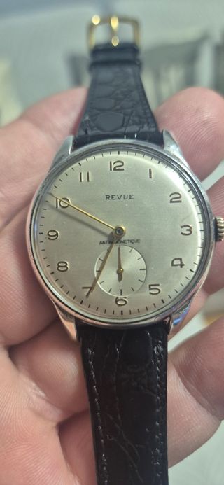 Reloj REVUE