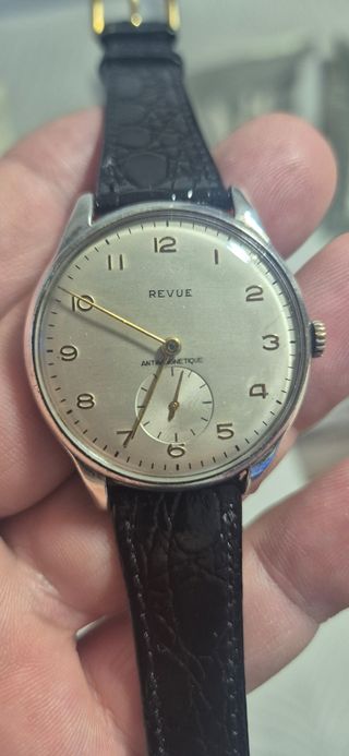 Reloj REVUE