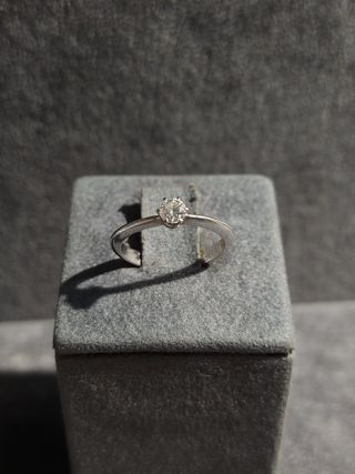 Anillo solitario diamante oro blanco 18k