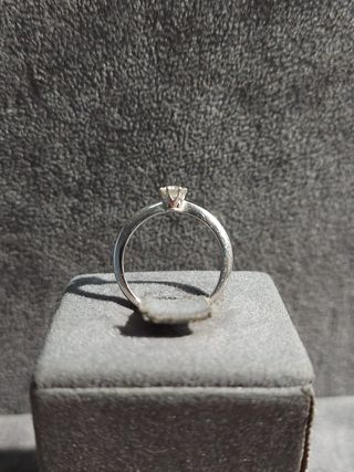 Anillo solitario diamante oro blanco 18k