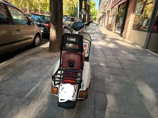 Vespa TX 200: Scooter clásica