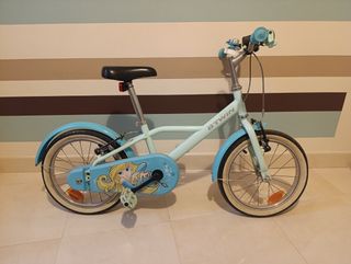Bicicleta infantil con ruedines como nueva!