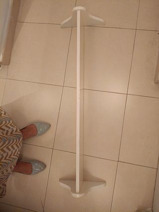 Estante blanco de madera