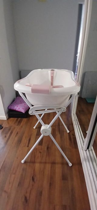 Bañera bebé con termómetro.
