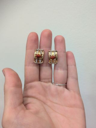 Pendientes oro 18k coral circonitas omega