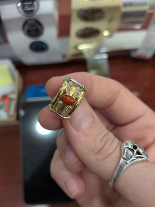 Pendientes oro 18k coral circonitas omega