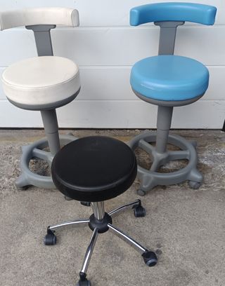 3 sgabelli medici girevoli 75€ tutti e tre