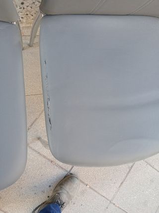 2 Sillas Grises - Metal y Piel Sintética