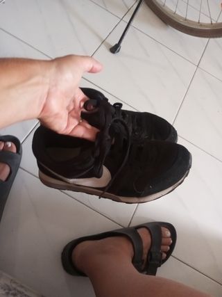 Tenis Nike negros y blancos