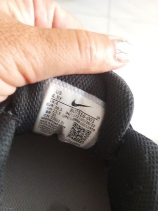 Tenis Nike negros y blancos