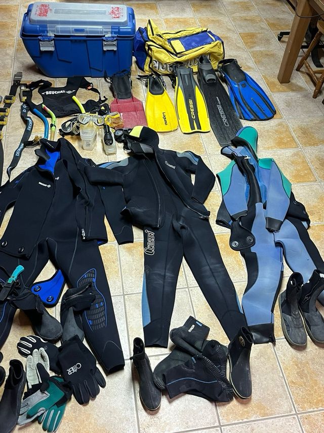 Trajes buceo: 3 neoprenos + aletas, arpones, etc.