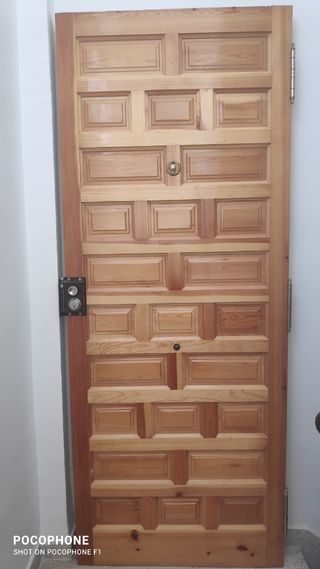 Puerta exterior madera maciza pino  80-202'5 cm.
T
