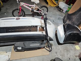 Dos Patinetes eléctricos e-Scooter
