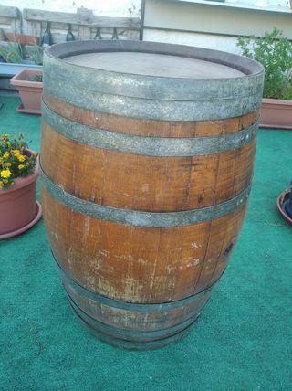 3 barricas grandes 180€ (unidad 70€)