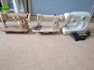 3 Máquinas de Coser + pedal