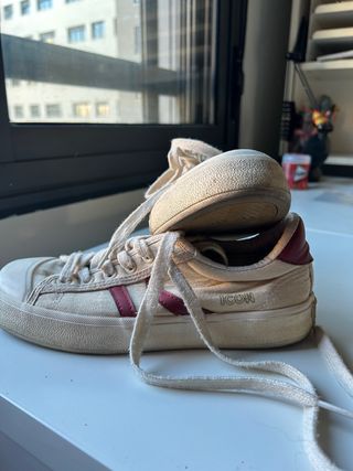 Zapatillas Coolway beige y rojas