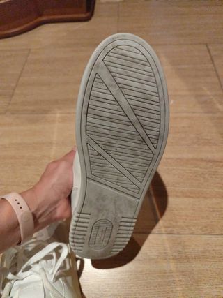 Zapatillas blancas deportivas