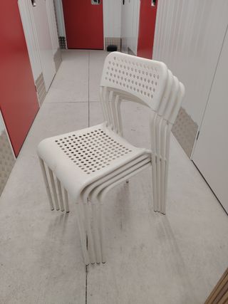 4 Sillas IKEA blancas plástico