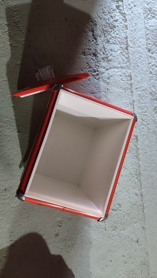 Nevera portátil roja metálica El Bandarra
