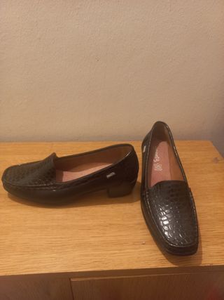 Zapatos Vatneli's negros talla 40