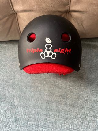 Skateboard Tijuana y casco triple 8 + regalo.